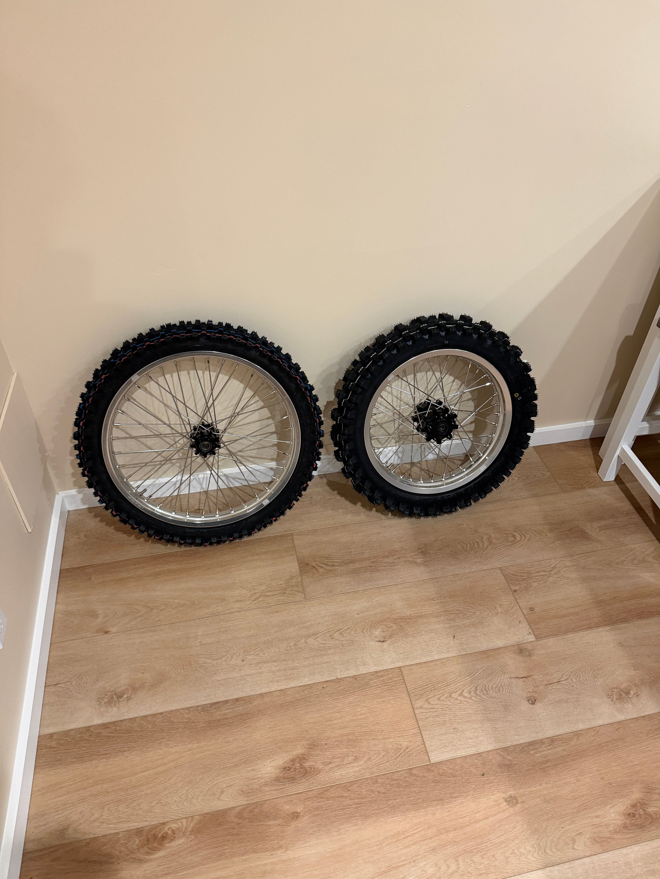16/19  Talaria mx3/4/xxxWheelset with dirt tires!