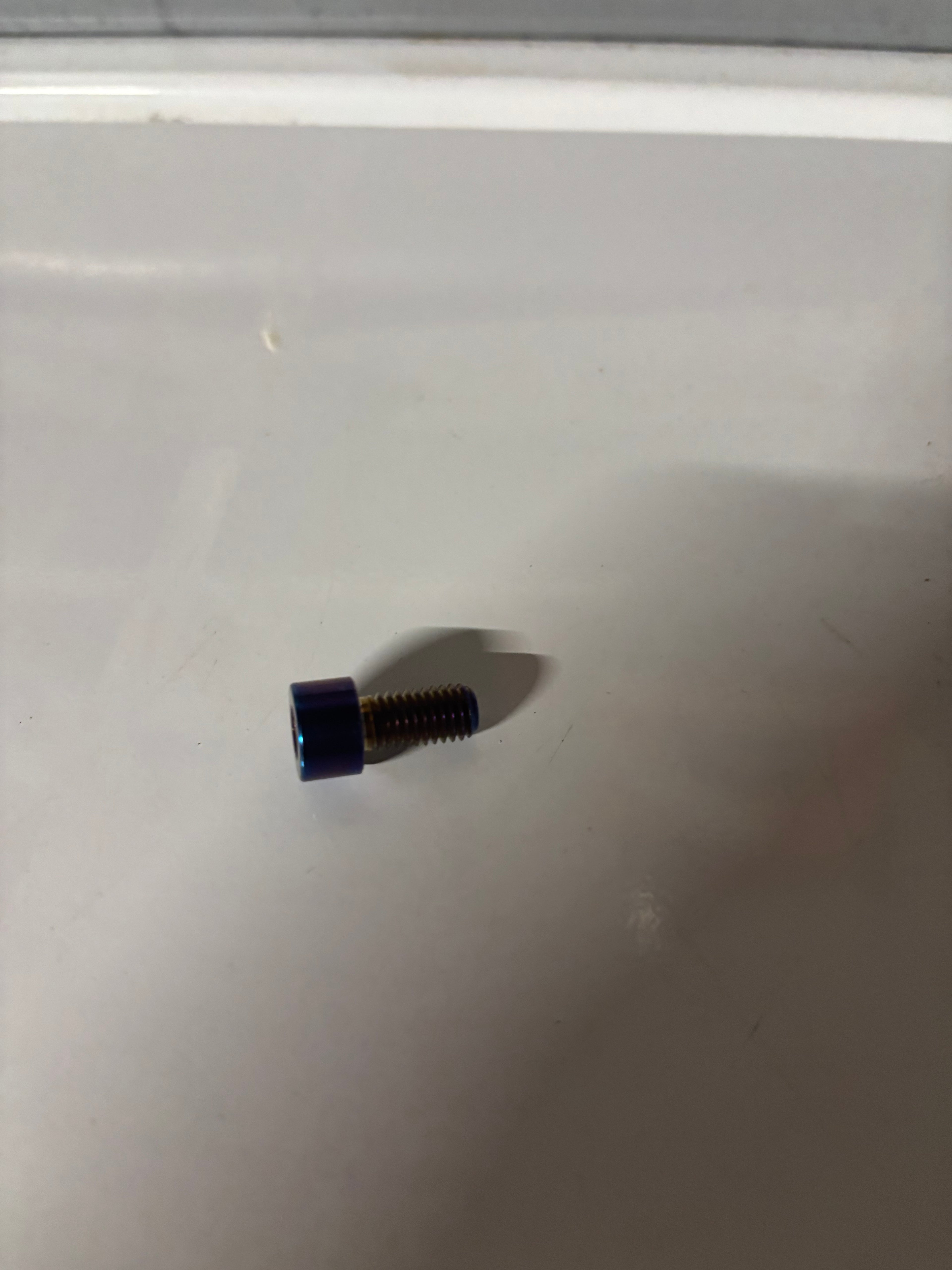 Bucklos locking bolt
